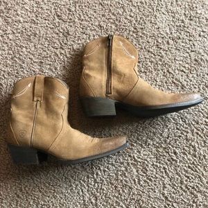 Authentic Ariat women’s cowboy boots